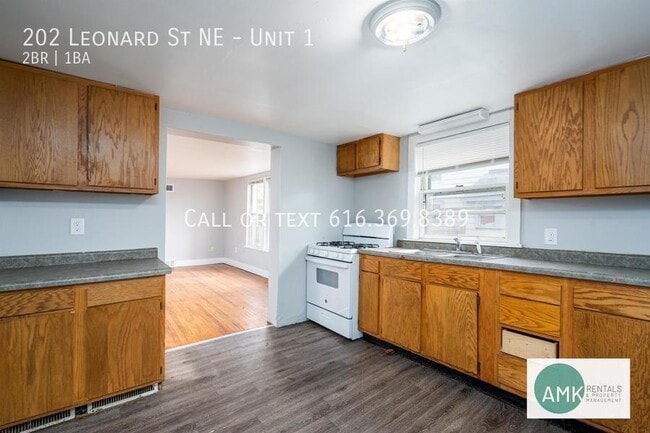 Building Photo - 202 Leonard St NE