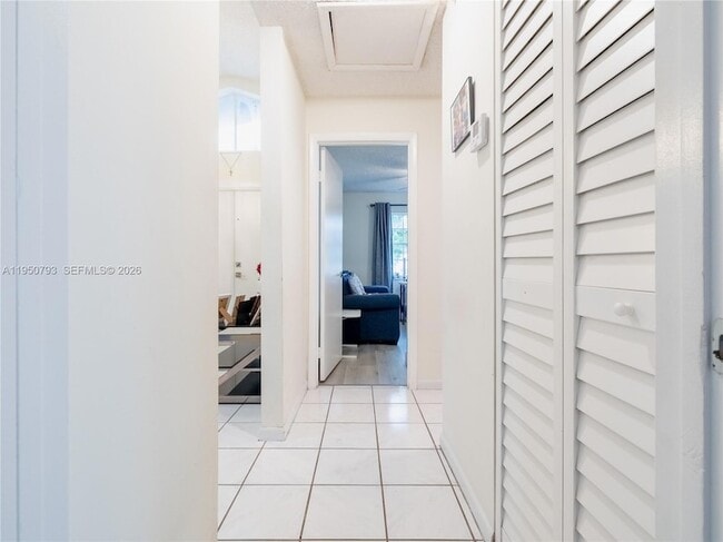 Building Photo - 206 SW 159th Way