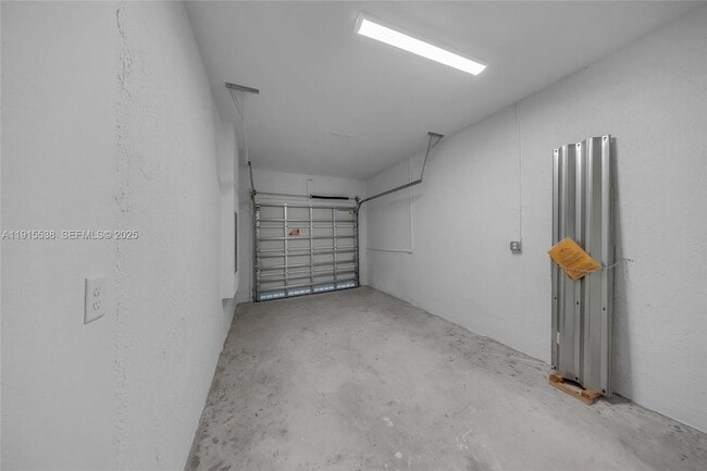 Building Photo - 2751 SE 25th Ave