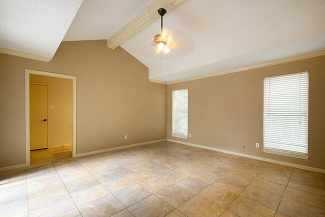 Building Photo - 12029 Acorn Oak St