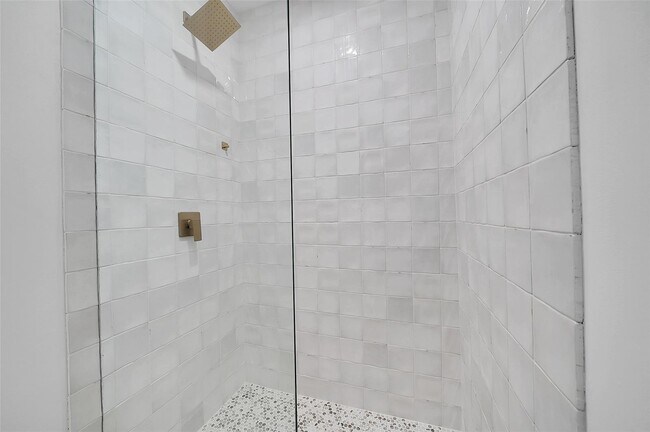 Building Photo - 330 SW 48th Ave