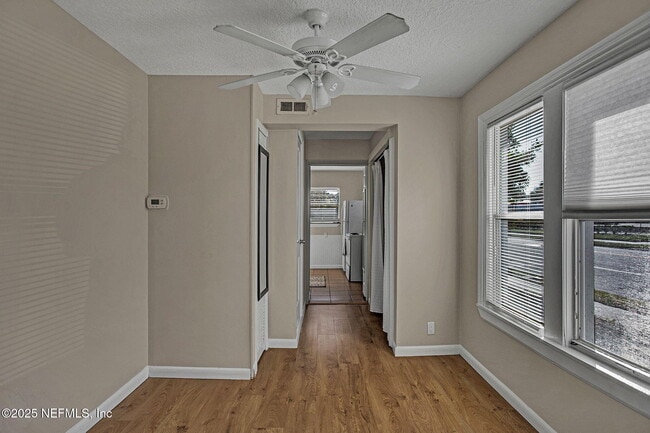 Building Photo - 1531 2nd St N