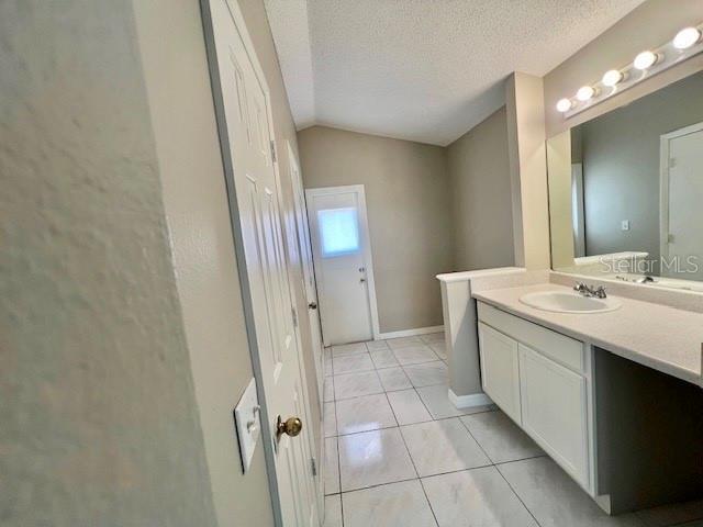 Building Photo - 2342 Queenswood Cir