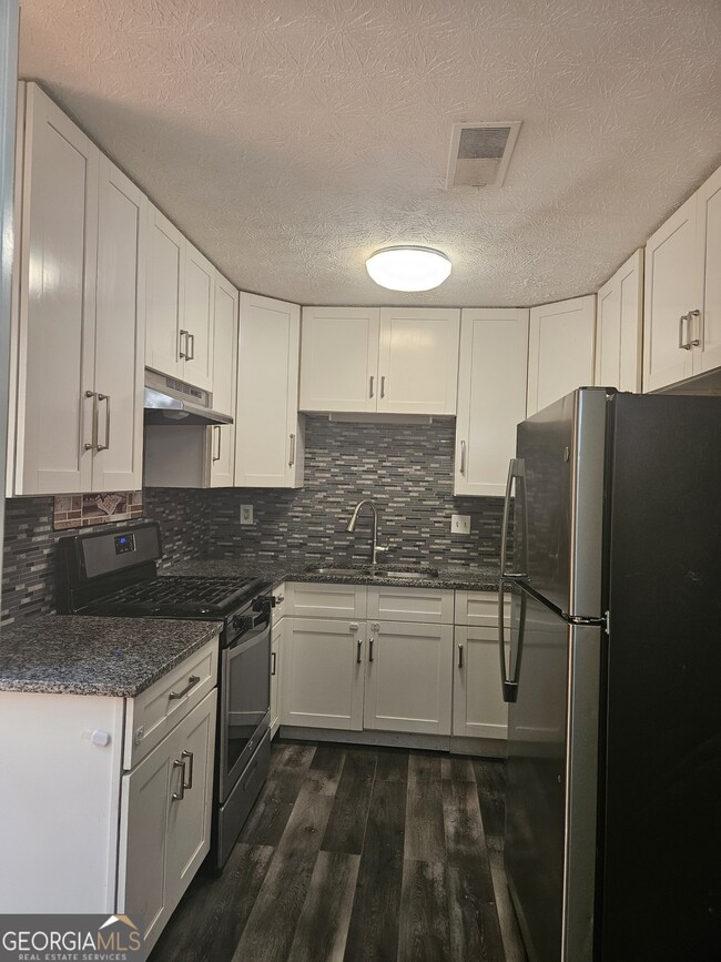 Building Photo - 3195 Highpoint Ct