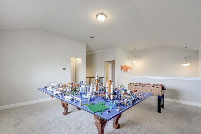 Building Photo - 5813 Viejo Dr