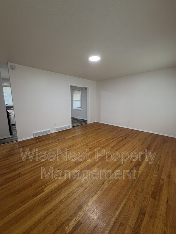 Building Photo - 11724 Fremont Ave