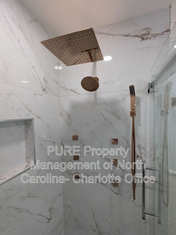 Building Photo - 1638 Academy St