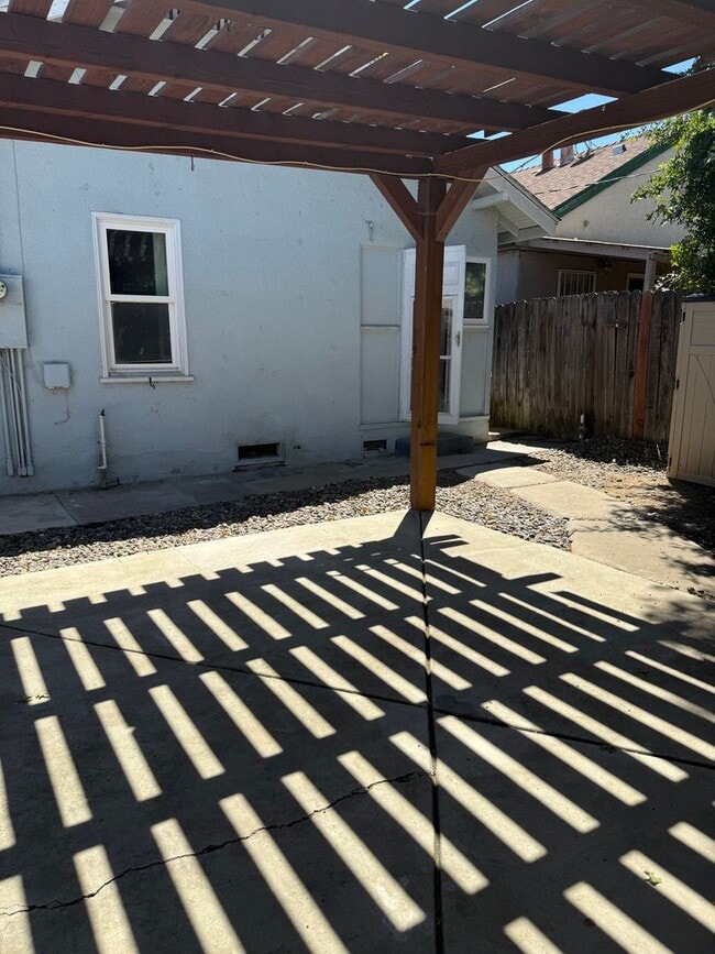 Building Photo - 1464 33rd St