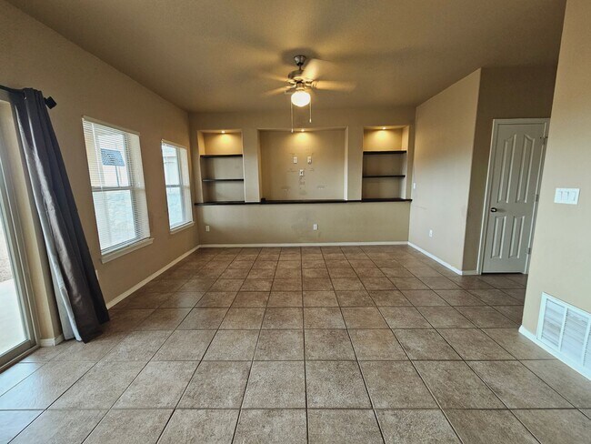 Building Photo - Beautiful 4 bedroom 2.5 bath home in Northeast El Paso!