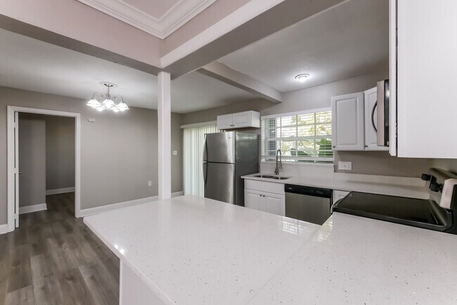 Building Photo - 1001 SW 25th Ave