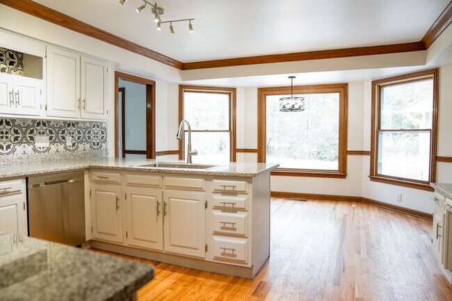 Building Photo - 7231 Stow Rd
