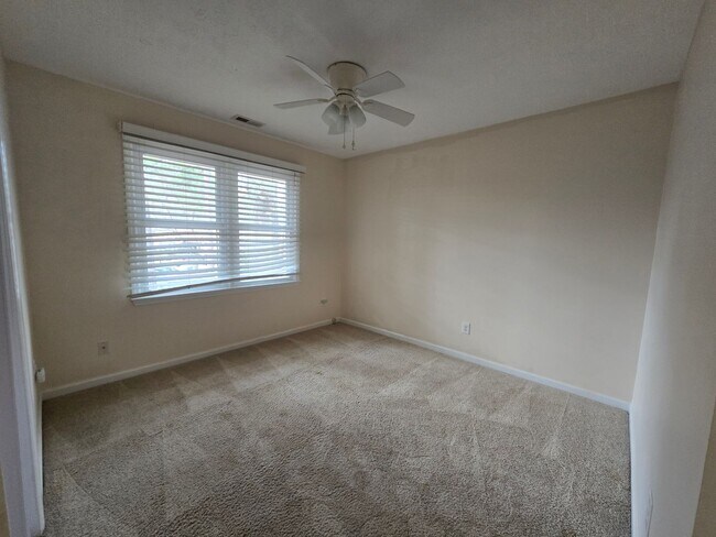 Building Photo - 504 Georgetown~ Lake Shore