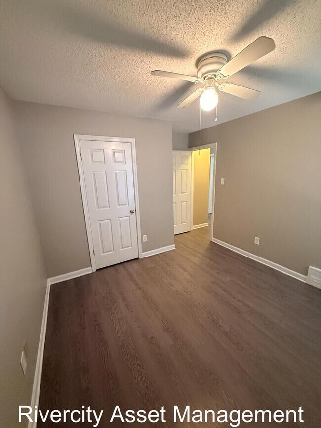 Building Photo - A Must-See GEM!!!!!! Fully renovated, fenced in yard & Pets Welcomed!!!!!!!