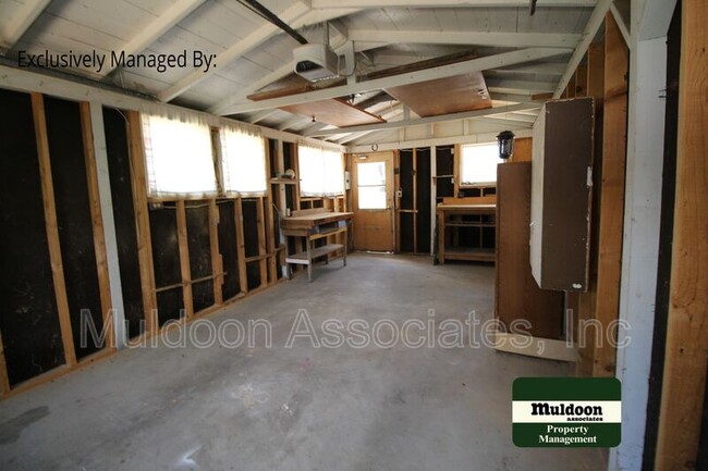 Building Photo - 307 Tyler St