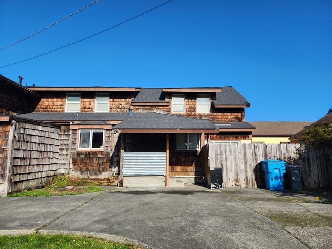 Building Photo - 122 Brennan St