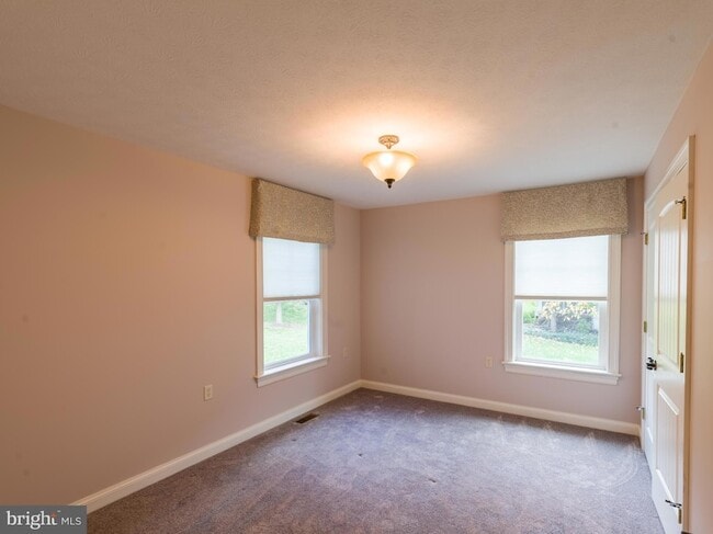 Building Photo - 2616 Greenport Dr