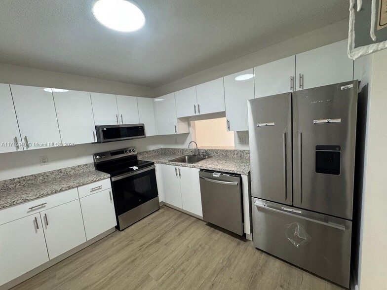 Building Photo - 1810 N Lauderdale Ave