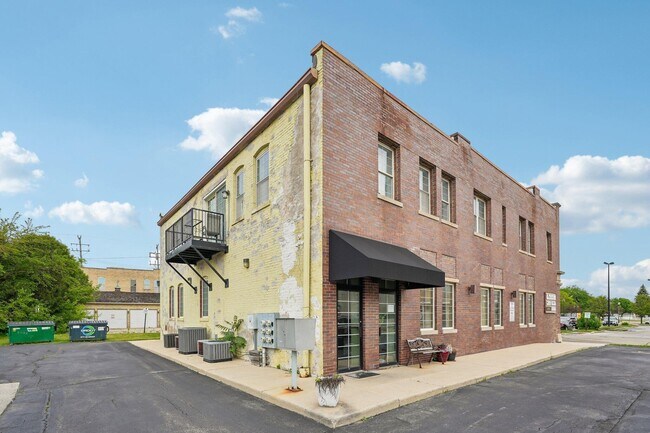 Building Photo - 1111 55th St