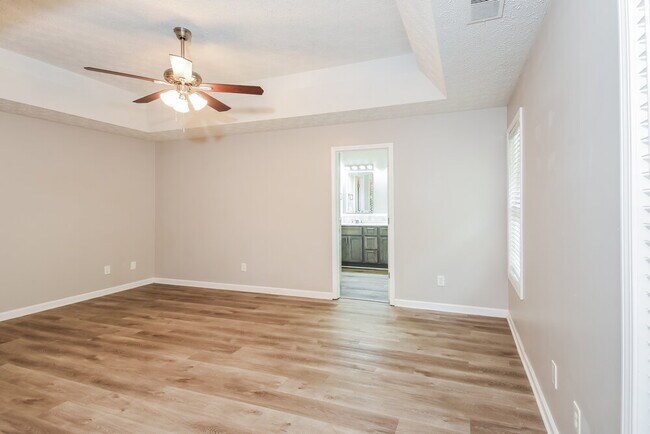 Building Photo - 6062 Farmwood Way SE