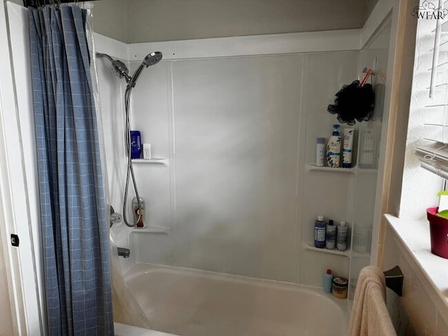 Building Photo - 2119 Selma Dr