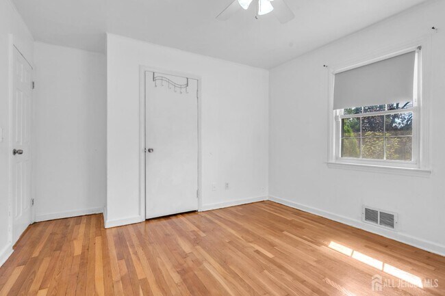 Building Photo - 253 Fairmount Ave