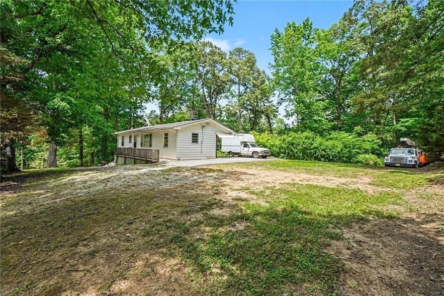 Building Photo - 3944 Fairburn Rd