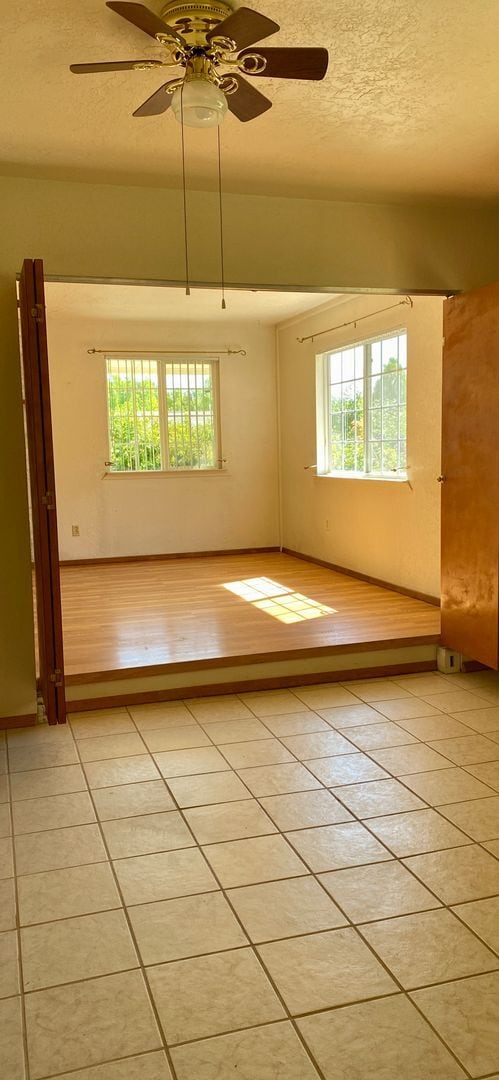 Building Photo - 2 Bedroom With Lots of Space