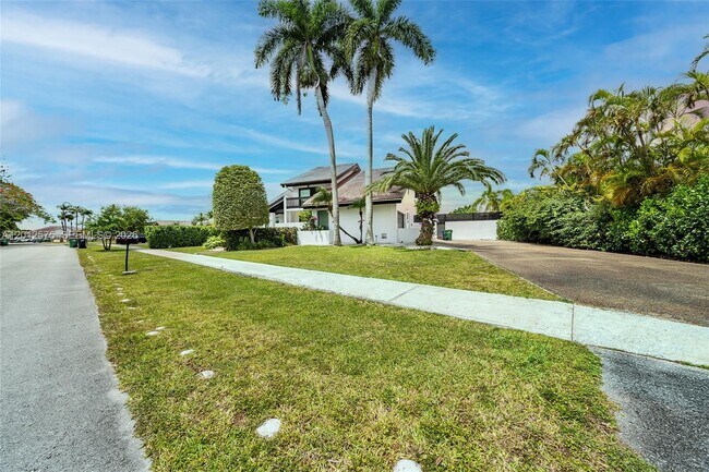 Building Photo - 330 SW 133rd Pl