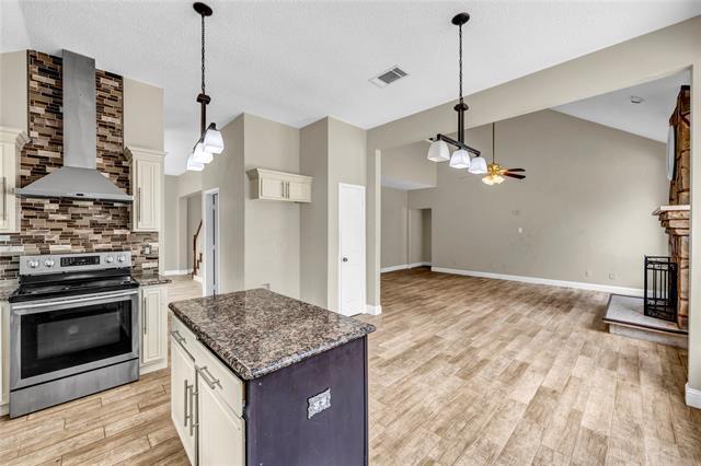 Building Photo - 900 Doral Cir