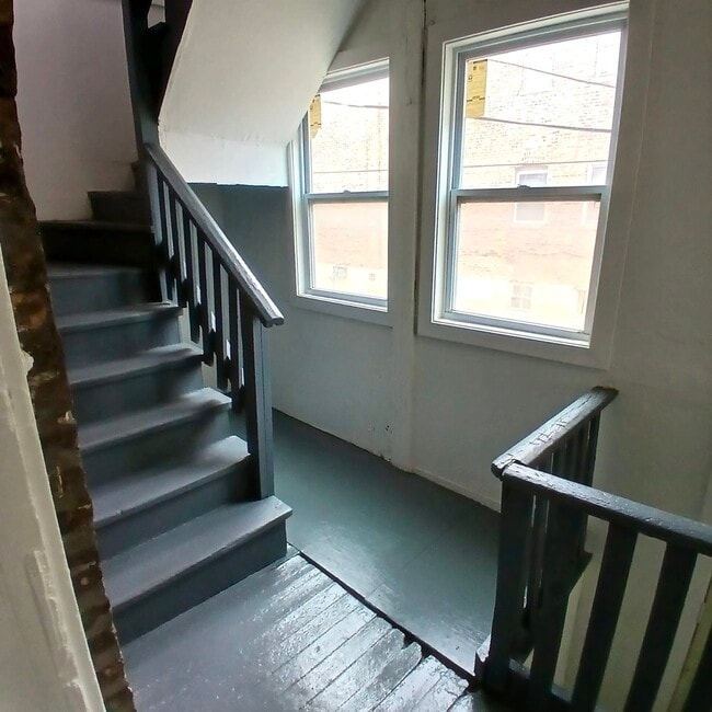 Building Photo - 4058 W Hirsch St