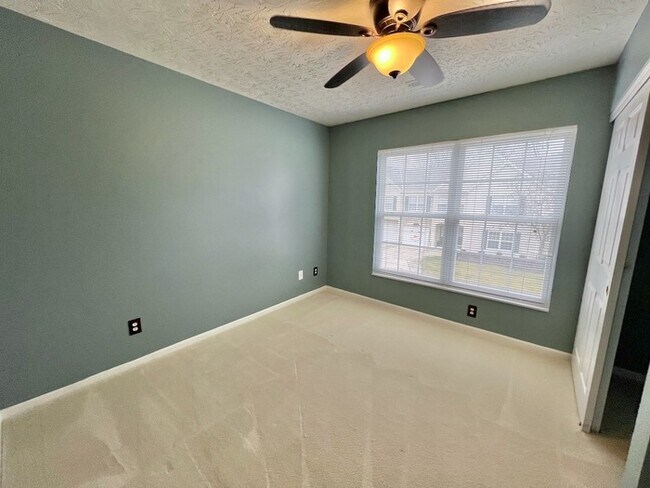 Building Photo - Spacious Amelia Condo!