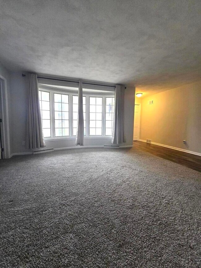 Building Photo - 714 N Bridge St