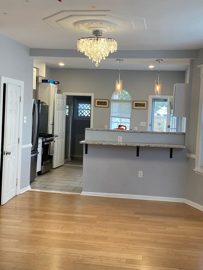 Building Photo - 64 Grove St