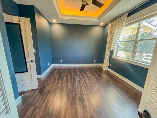 Building Photo - Midland Houses