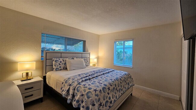 Building Photo - 436 NE 25th Ave