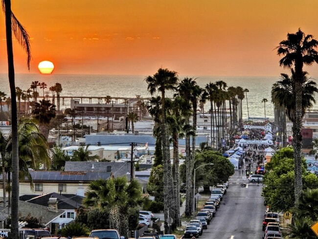 Building Photo - Welcome to your beautiful beach cottage, perfectly situated in Ocean Beach!