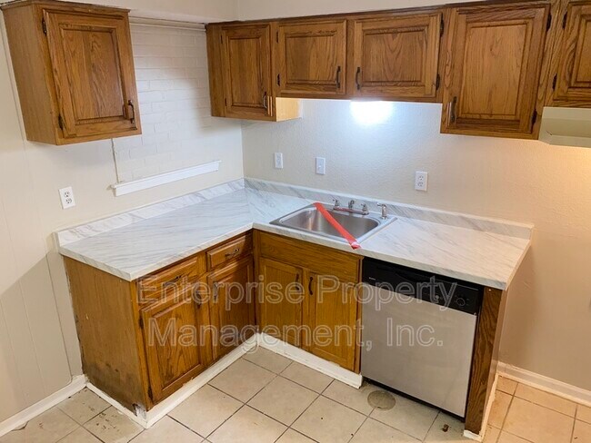 Building Photo - 424 Deerskin Dr