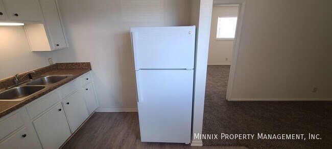 Building Photo - 711 S Austin Ave