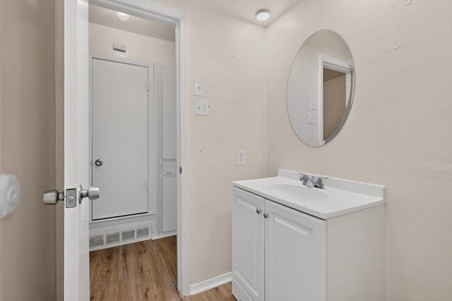 Building Photo - 802 Wisteria Way