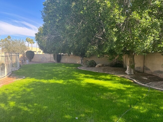 Building Photo - GORGEOUS 3 BEDROOM 2 BATH CUL DE SAC HOME FOR RENT