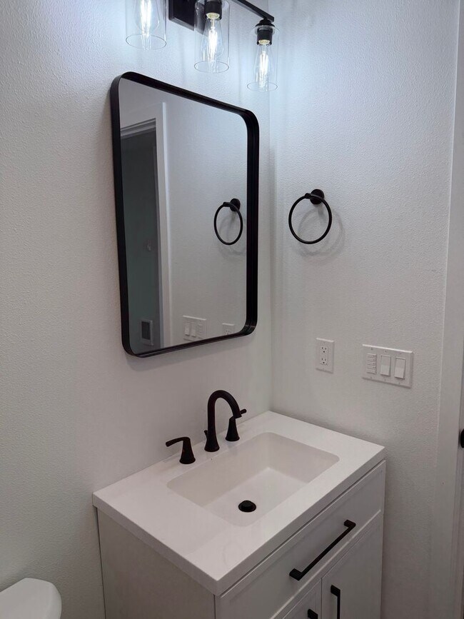 Building Photo - Brand new 3 bedroom 3 full bath townhouse in Thurston! MOVE IN SPECIAL!