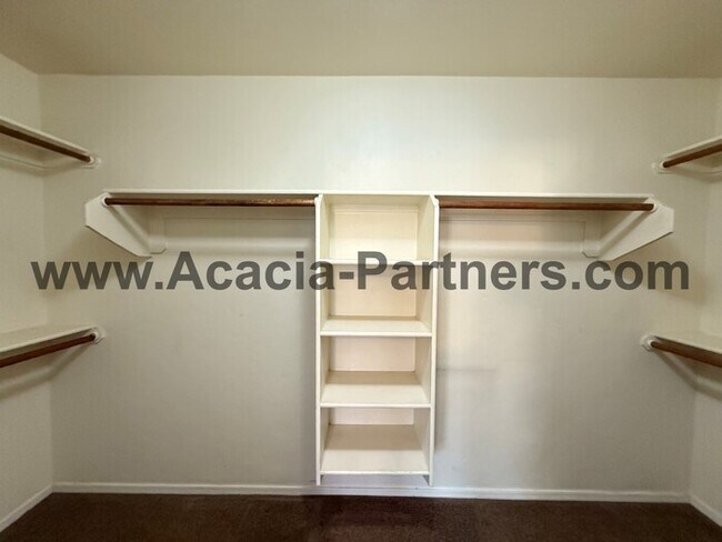 Building Photo - Beautiful 4-Bedroom Home in Rita Ranch ? H...