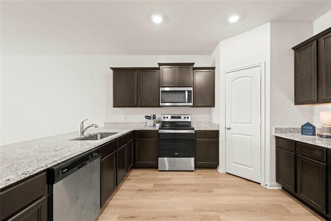 Building Photo - 101 Hyacinth Way