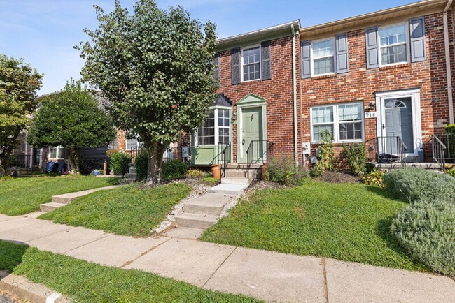 Primary Photo - 916 Pentwood Ct