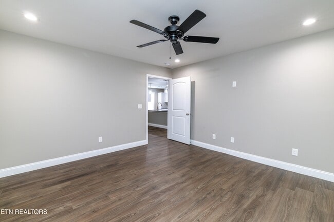 Building Photo - 112 Bennett Ln