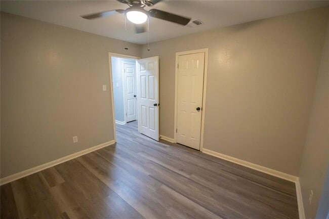 Building Photo - 3318 Kentwood Dr