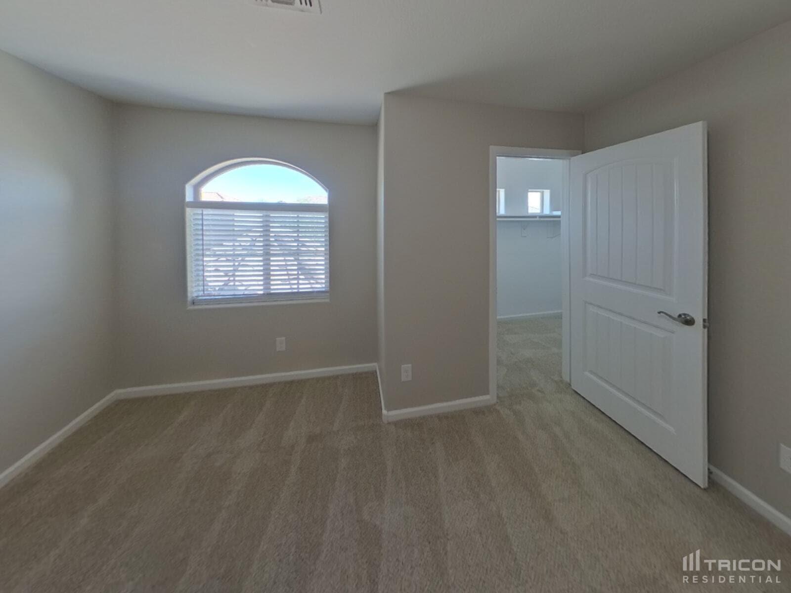 Building Photo - 10336 W Devonshire Ave