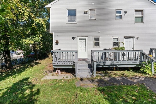 Building Photo - 33 Guilford St