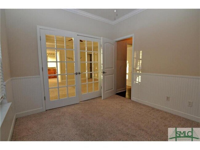 Building Photo - 165 Butler Dr