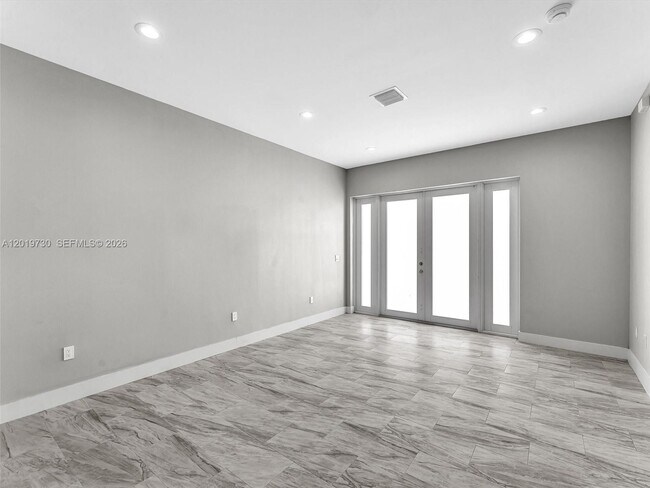 Building Photo - 313 S 13th St
